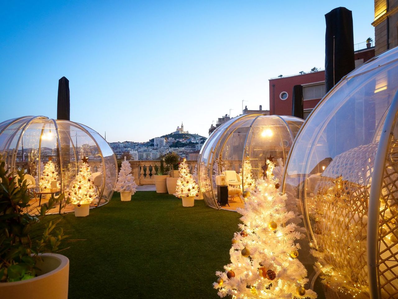 Boire Un Verre Dans Une Bulle Terrasse De L Intercontinental