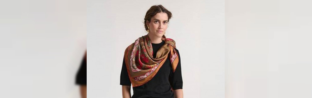 Apprendre à nouer ses foulards chez Souleiado