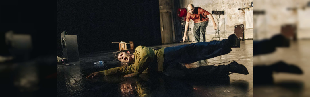 Humour décalé et coulisses au théâtre du Jeu de Paume