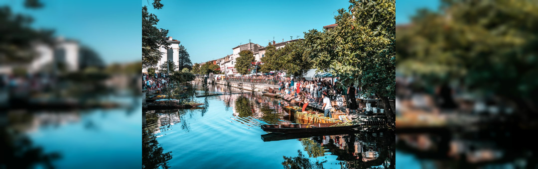 Un marché provençal sur l&rsquo;eau de l&rsquo;Isle sur la Sorgue !