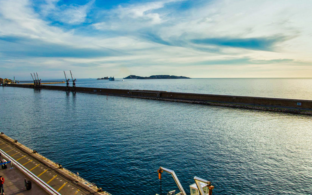La digue du large : éternel témoin du passé industriel de Marseille