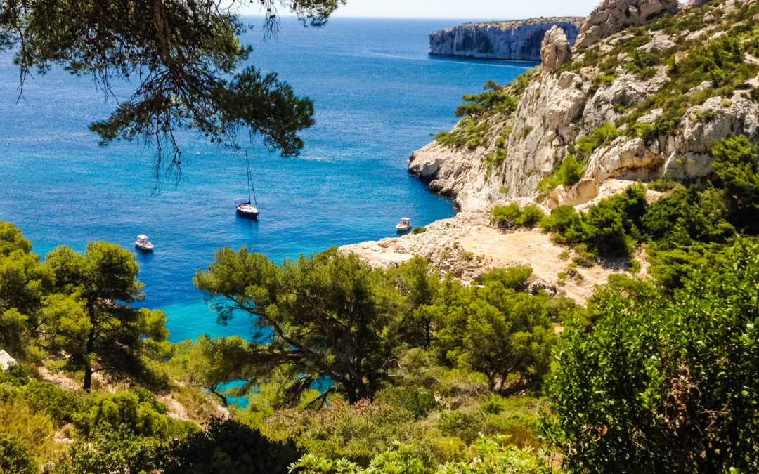 Les bons gestes à adopter pour se rendre dans les calanques cet été