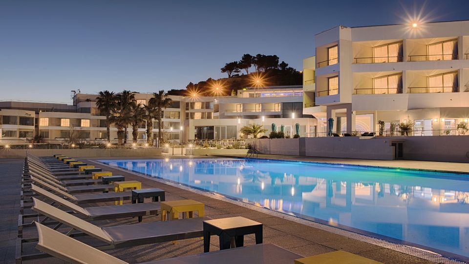 𝙇𝘼 𝙂𝙍𝙊𝙐𝙋𝙄𝙀 à la piscine
