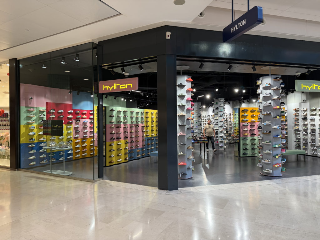 Hylton Terrasses du Port magasin »référence »chaussures et sneakers à Marseille fête ses 1 ans avec des méga soldes