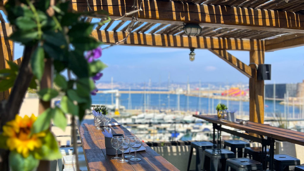 Le Rowing Club passe à l’heure d’été : rooftop, fête et gourmandise 7j/7