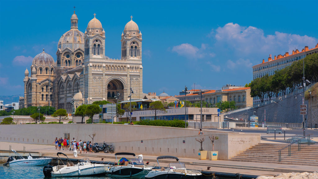5 villes de la région Sud à (re)visiter avec un guide touristique professionnel : Marseille, Nice, Avignon, Arles et Aix En Provence !