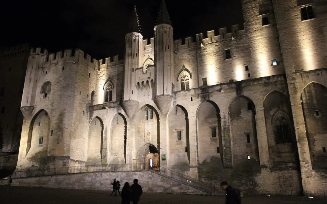 Une visite nocturne du Palais des Papes