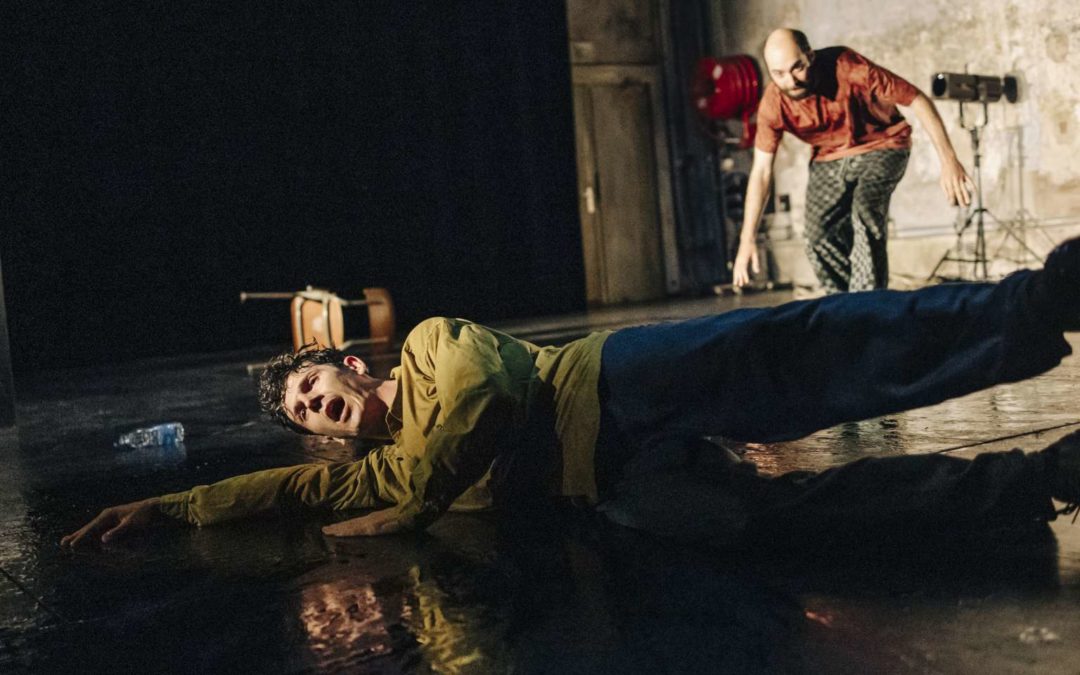 Humour décalé et coulisses au théâtre du Jeu de Paume