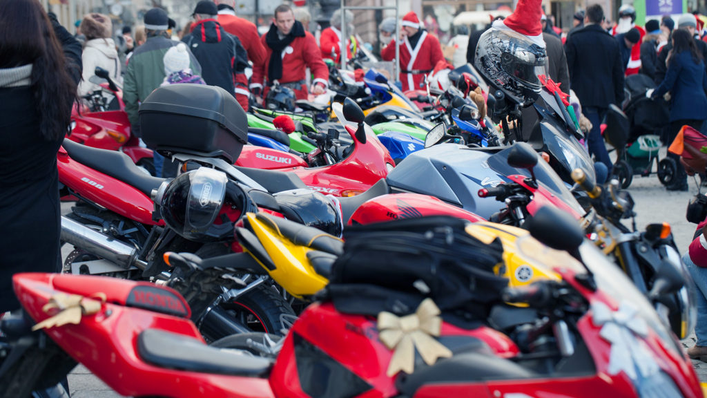 Ride des Pères Noël 2025 : quand le rugissement des moteurs rime avec solidarité