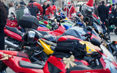 Ride des Pères Noël 2025 : quand le rugissement des moteurs rime avec solidarité