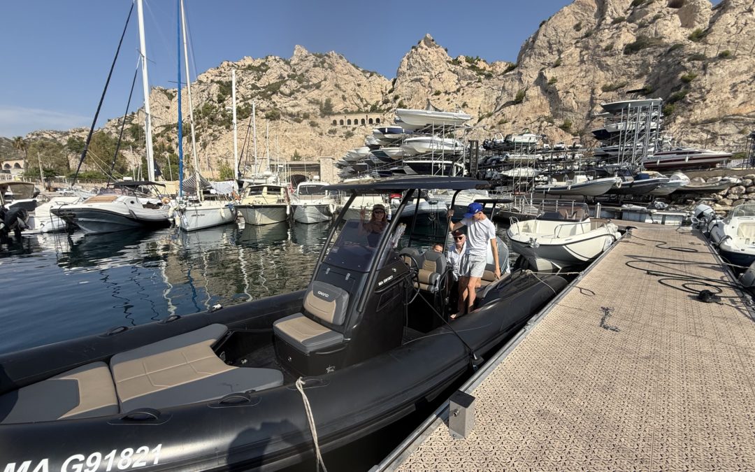 Louer son propre bateau à Marseille : une expérience magique avec Bleu Calanque au départ de l&rsquo;Estaque !